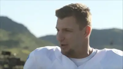 ‘New Year’s Rockin’ Eve’ co-hosts are Chance the Rapper, Rob Gronkowski, Julianne Hough and Rita Ora