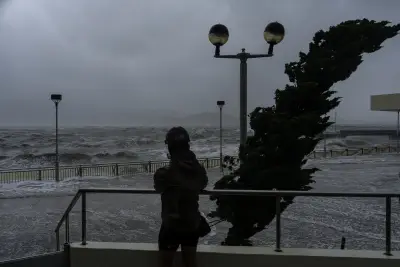 Typhoon Ragasa batters Hong Kong and southern China