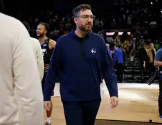 New NY Liberty coach Chris DeMarco praises Warriors during introductory press conference