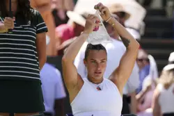 Heat returns to Wimbledon as Aryna Sabalenka offers water and ice pack to fans at Centre Court