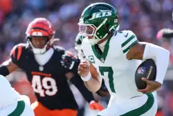 Hall and Fields help the Jets edge the Bengals 39-38 for their 1st win of the season