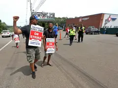Peabody firefighters join striking Teamsters garbage workers in ‘solidarity’