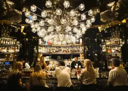 Travel: 7 tips that will have you zigging while others zag