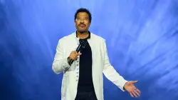 Lionel Richie reveals he almost became a priest before one fan's comment changed his life