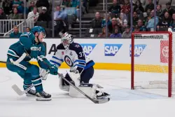 Smith’s late goal lifts Sharks to nail-biting win over Winnipeg Jets