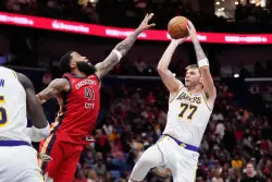Doncic, Ayton y Reaves guían a Lakers a triunfo sobre Pelicans y a foja de 2-0 en Copa NBA