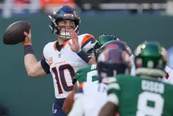 Broncos get 9 sacks and beat the winless Jets in ugly 13-11 win in London
