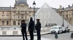 Louvre museum closed after robbery, French official says