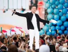 Award-winning pop star to sing national anthem at Super Bowl